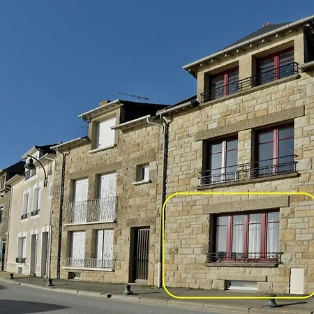 L'ostra 0, Standing Front De A Sur Le Port De La Houle *
